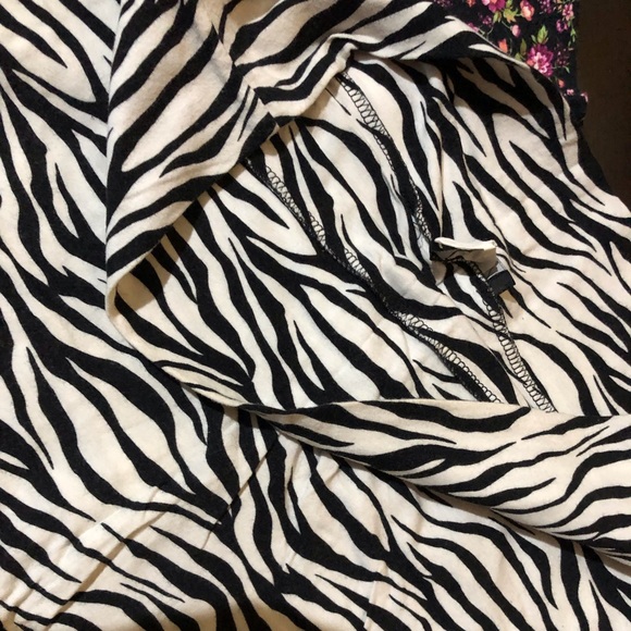 Pair of mini skirt - Picture 2 of 8